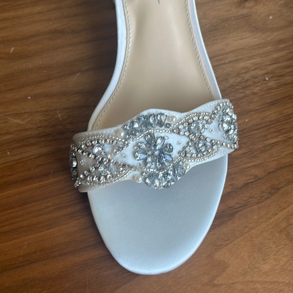 Brand new, never worn Betsy Johnson block heel with tiny jewels - Picture 3 of 4